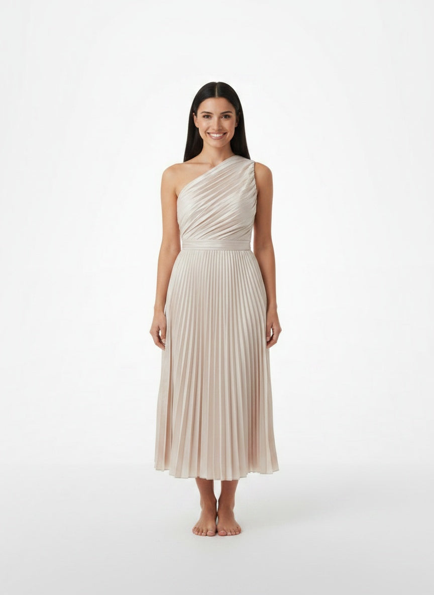 Full body view of the model wearing Robe midi asymétrique à une épaule et plis femme