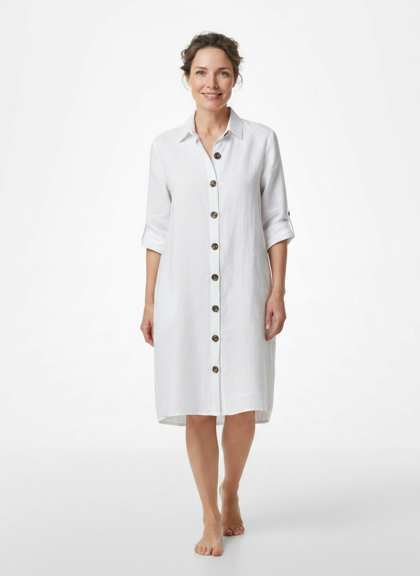 Full body view of the model wearing Robe chemise femme