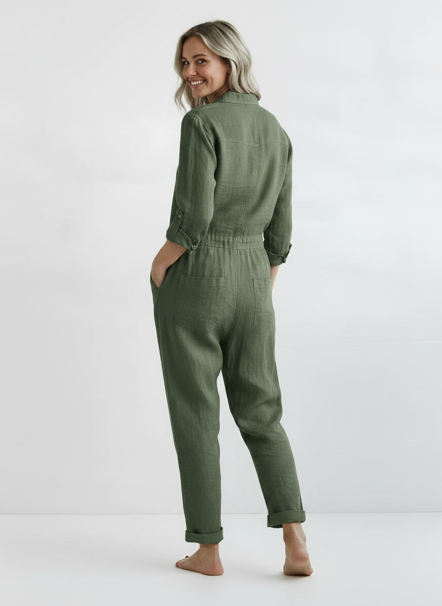 Back pose of the model wearing Combinaison femme