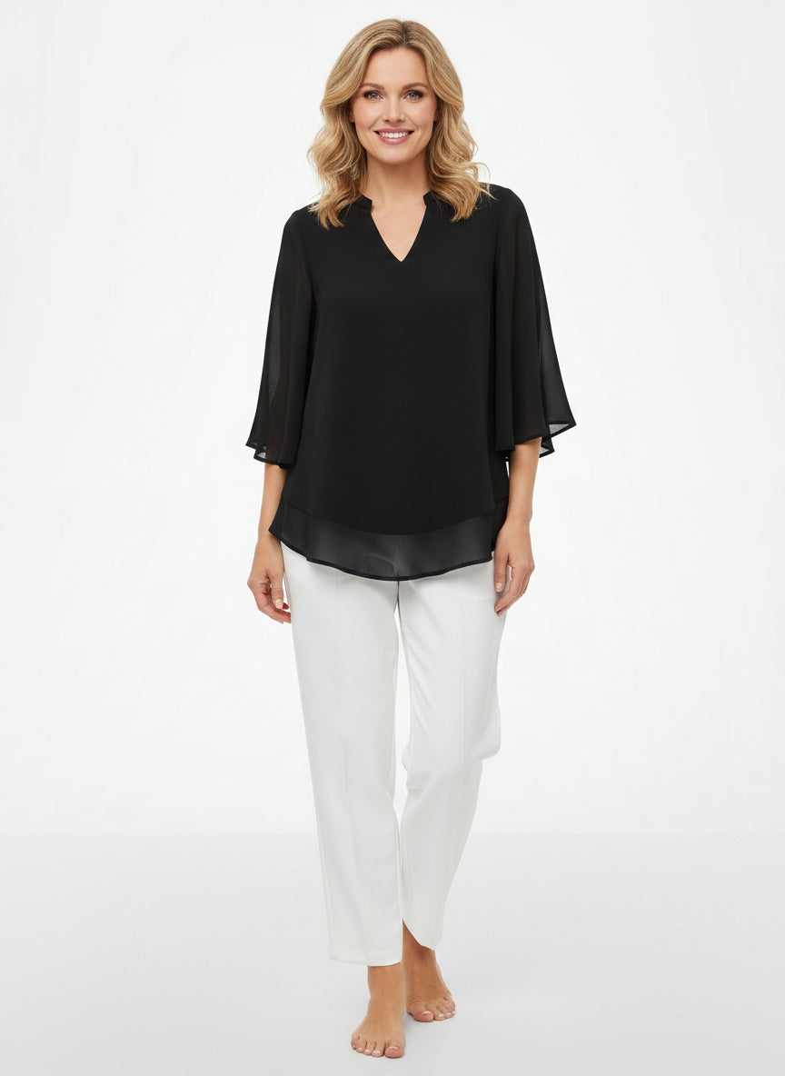 Full body view of the model wearing Blouse élégante à coupe confortable femme