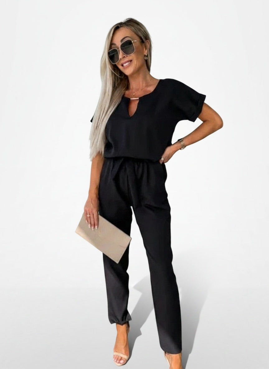 Full body view of the model wearing Combinaison élégante femme