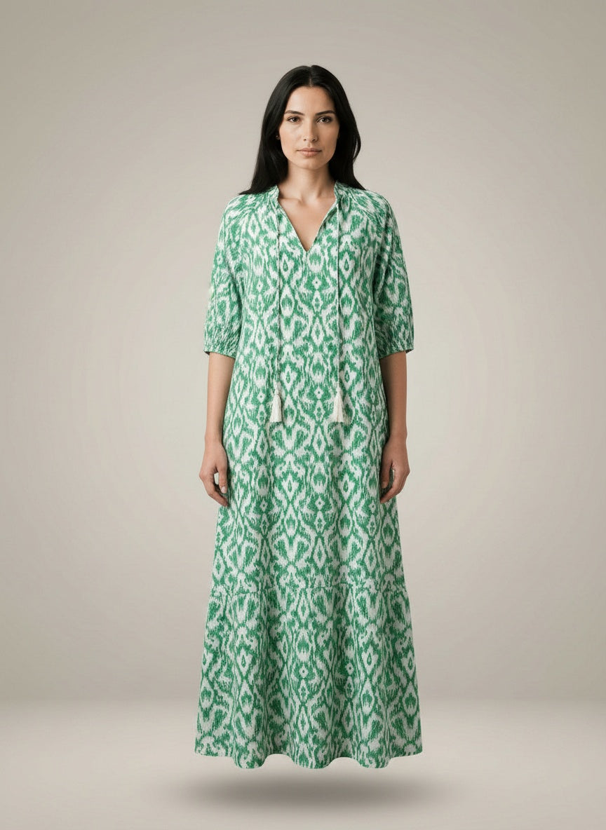 Full body view of the model wearing Robe midi à imprimé floral et col en V femme