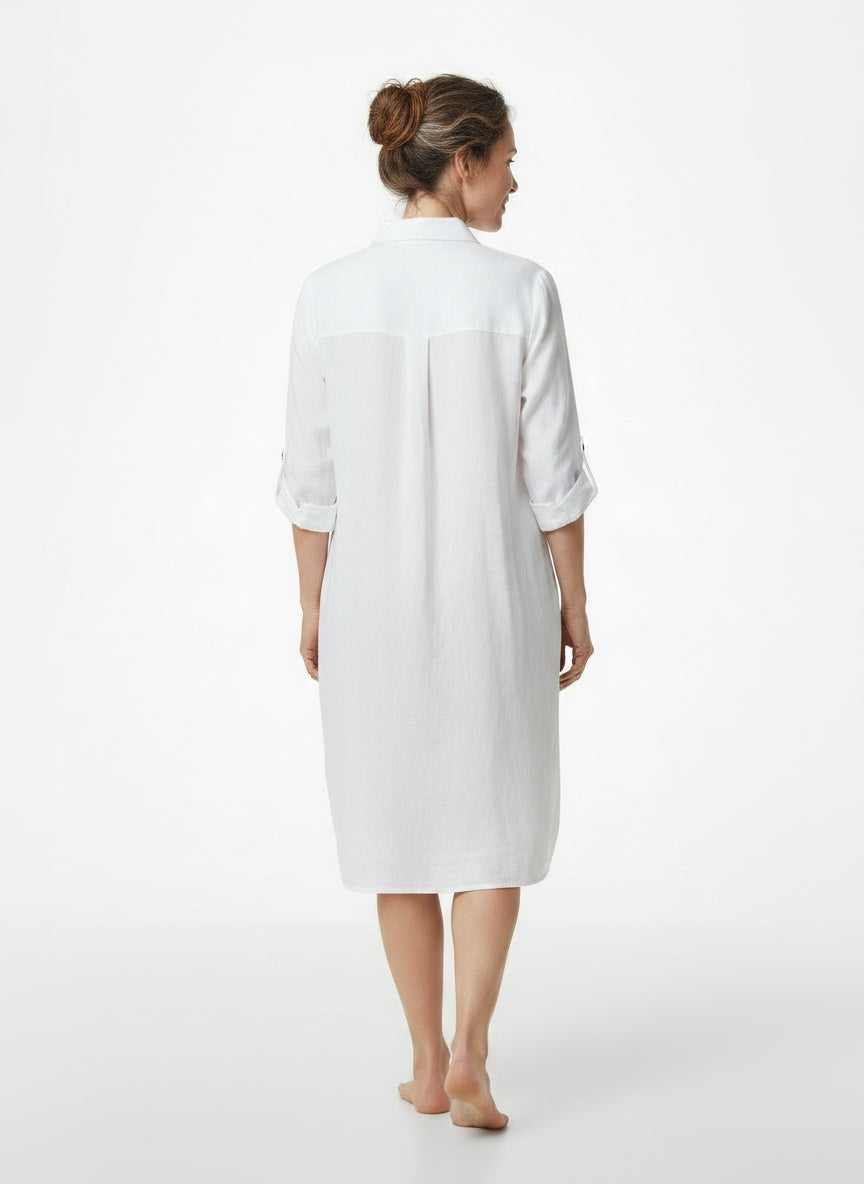 Back pose of the model wearing Robe chemise femme