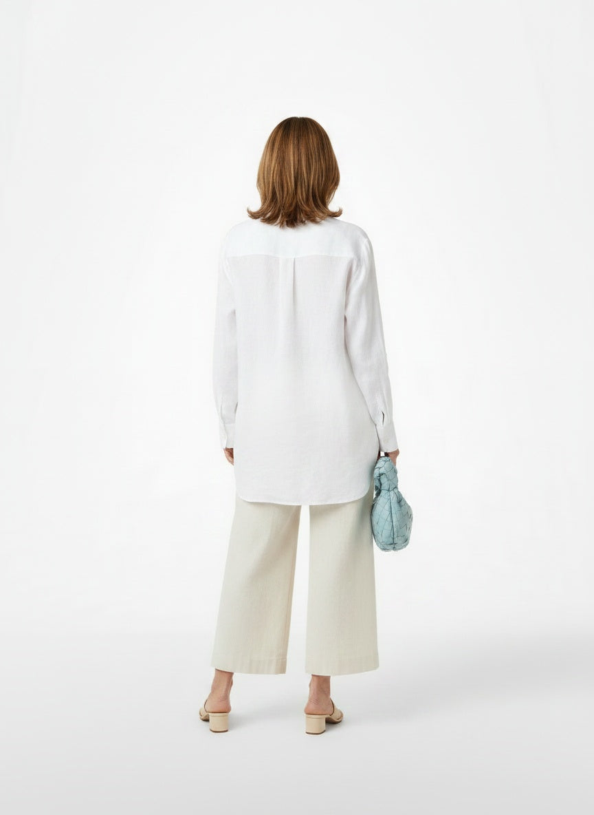 Back pose of the model wearing Sac tissé en forme de cône avec fermeture zippée femme