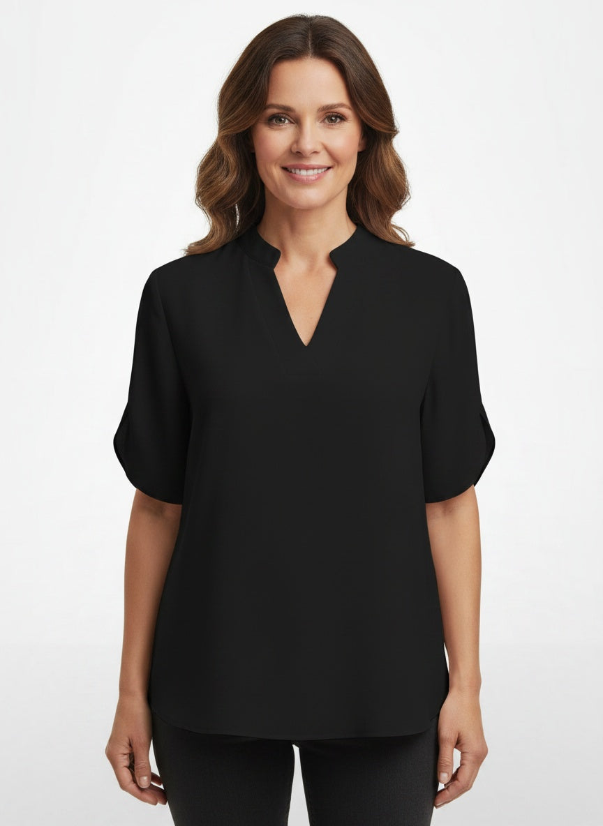 Full body view of the model wearing Blouse à manches courtes femme