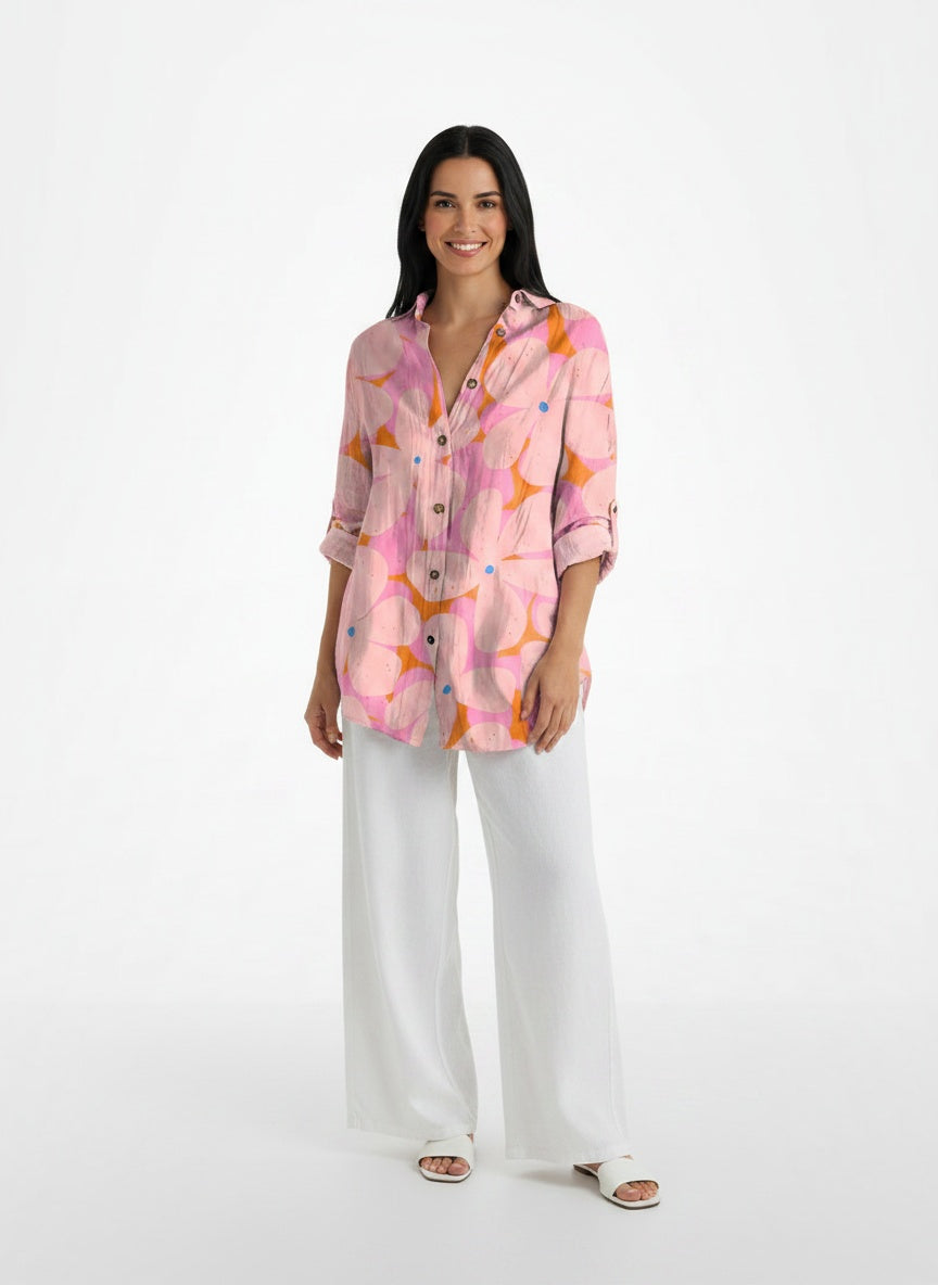 Full body view of the model wearing Blouse élégante boutonnée à manches longues femme