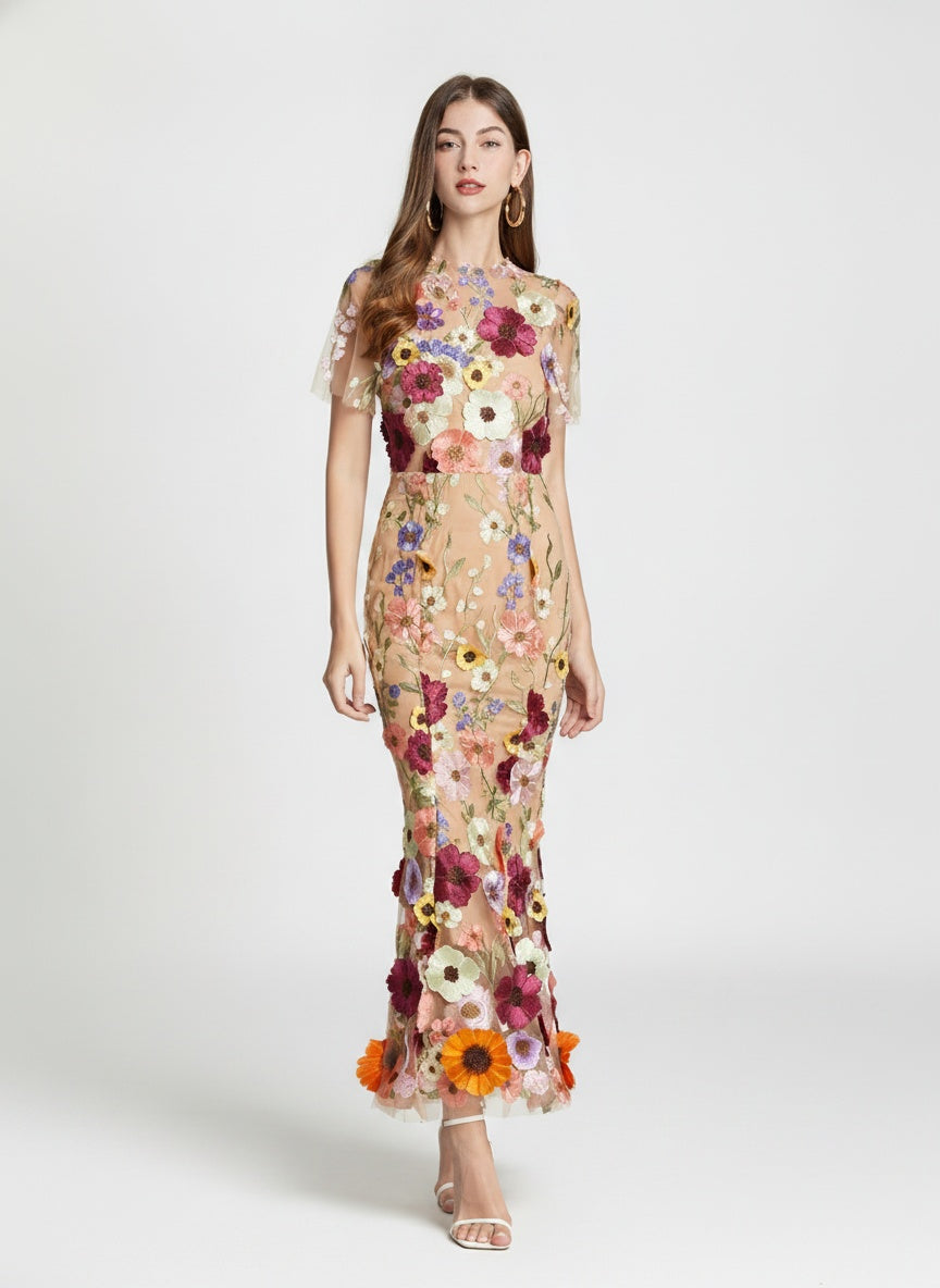 Full body view of the model wearing Robe maxi sans manches femme