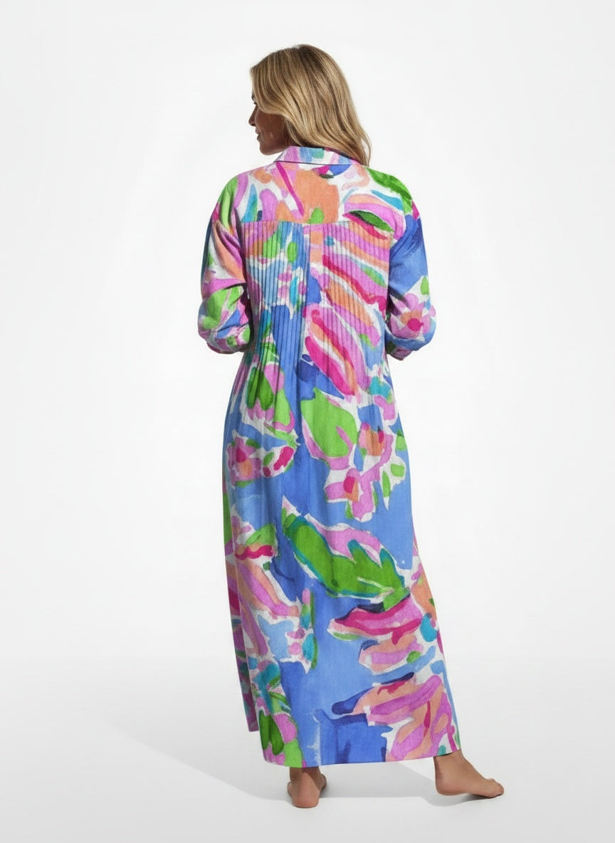 Back pose of the model wearing Robe maxi bohème à col en V femme