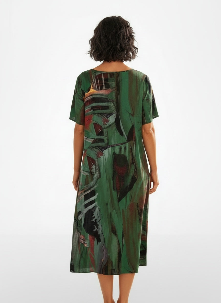 Back pose of the model wearing Robe d'été imprimée femme