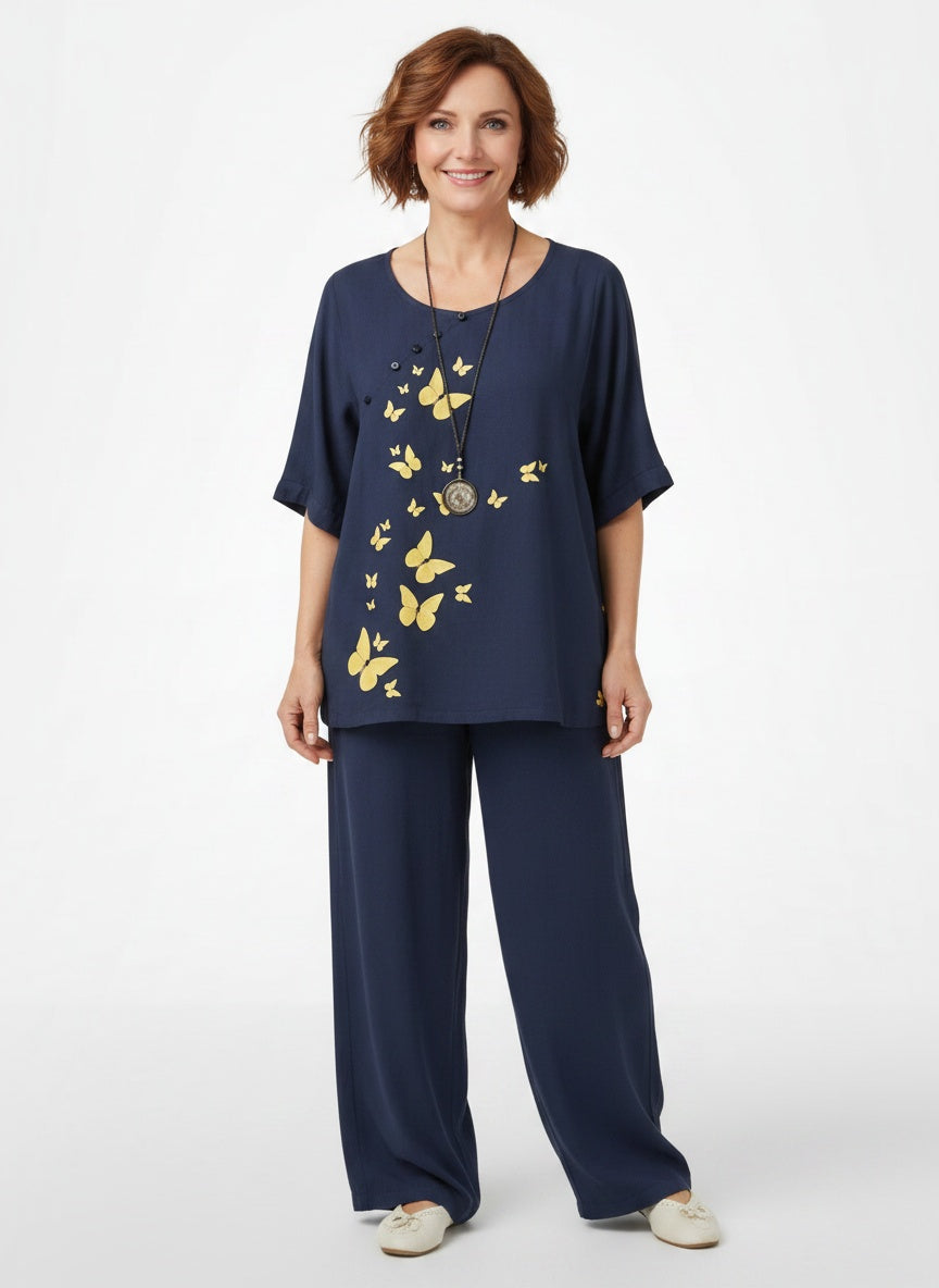Full body view of the model wearing Ensemble d'été deux pièces à coupe confortable femme