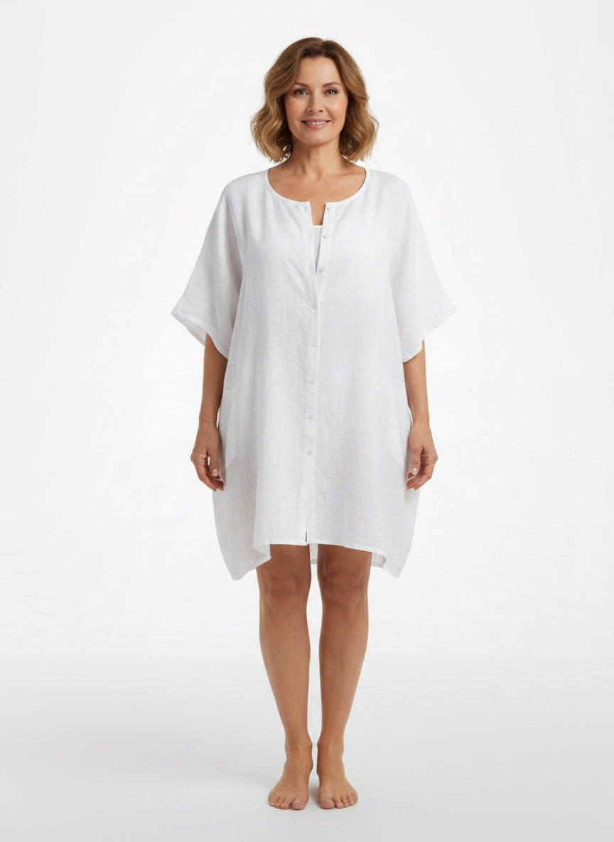 Full body view of the model wearing Blouse d'été légère femme