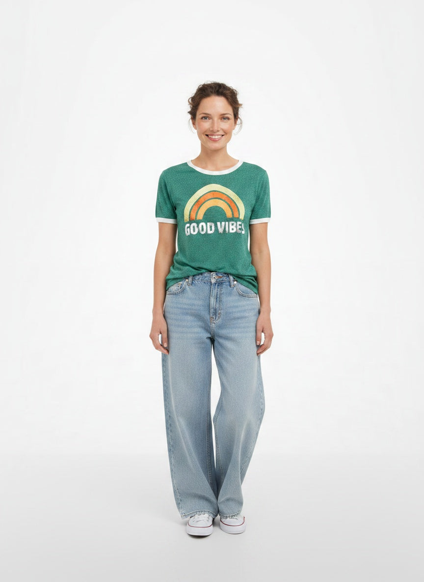 Full body view of the model wearing T-shirt Good Vibes femme