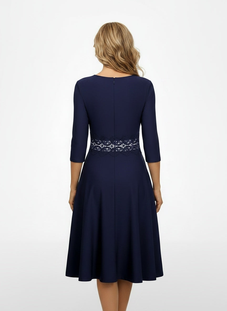 Back pose of the model wearing Robe de soirée midi élégante femme