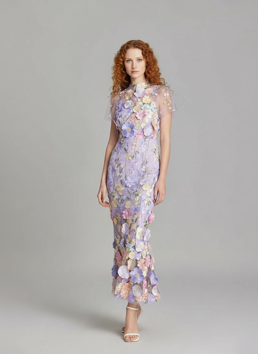 Full body view of the model wearing Robe maxi sans manches femme