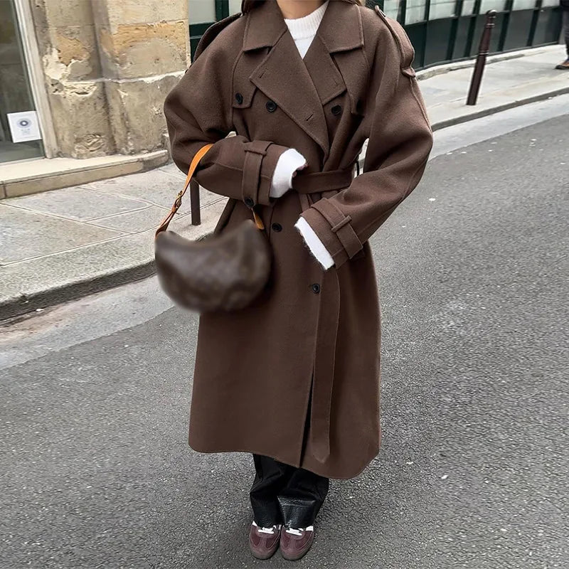 Trench long femme à ceinture et double boutonnage avec col à revers pour l'automne et l'hiver 7