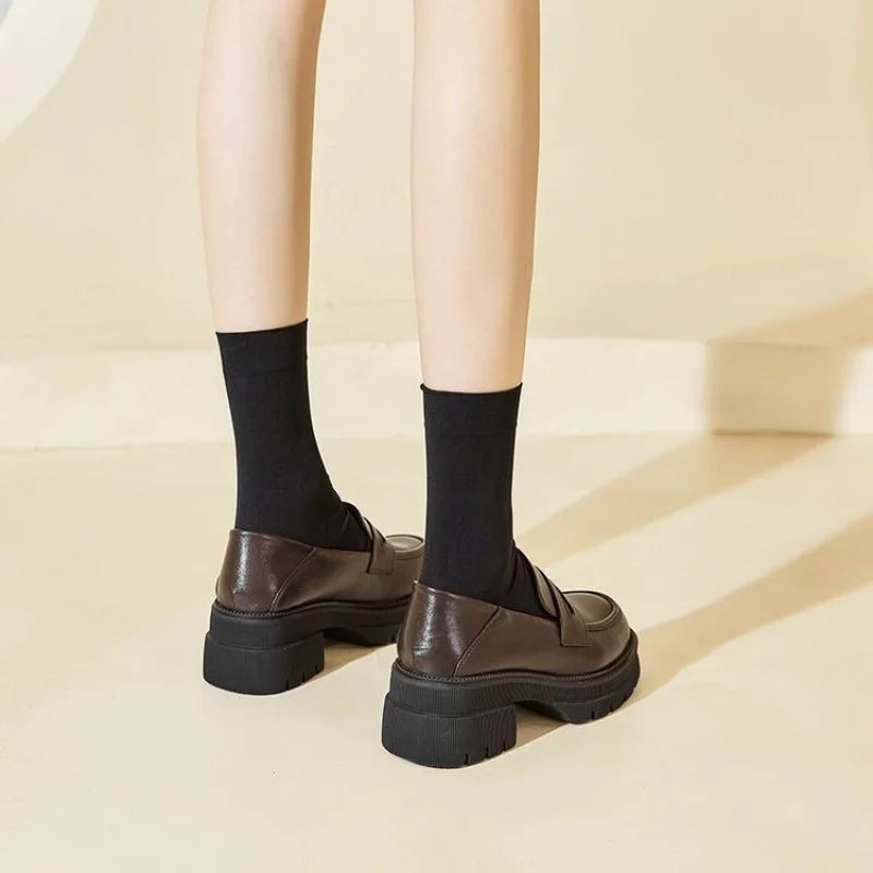 Mocassins femme à plateforme crantée et bride 5