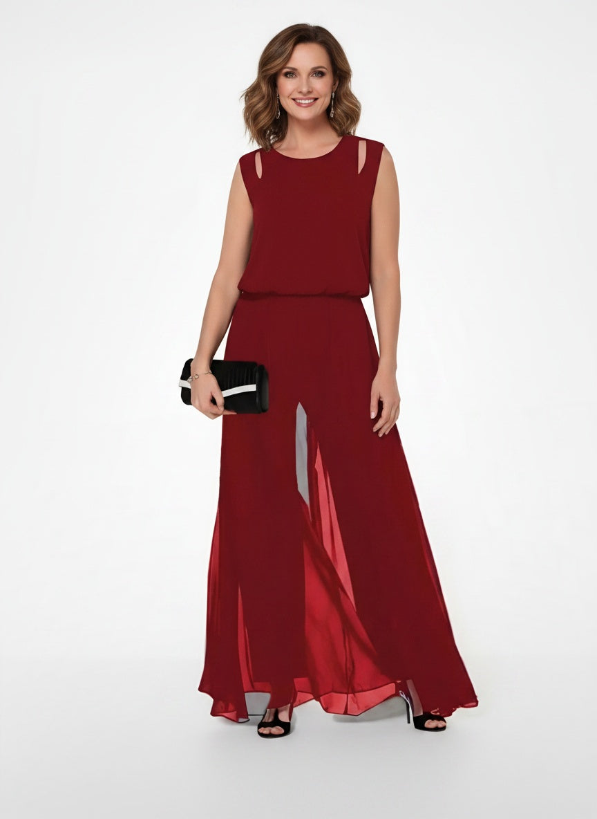 Full body view of the model wearing Combinaison d'été sans manches à jambes larges femme