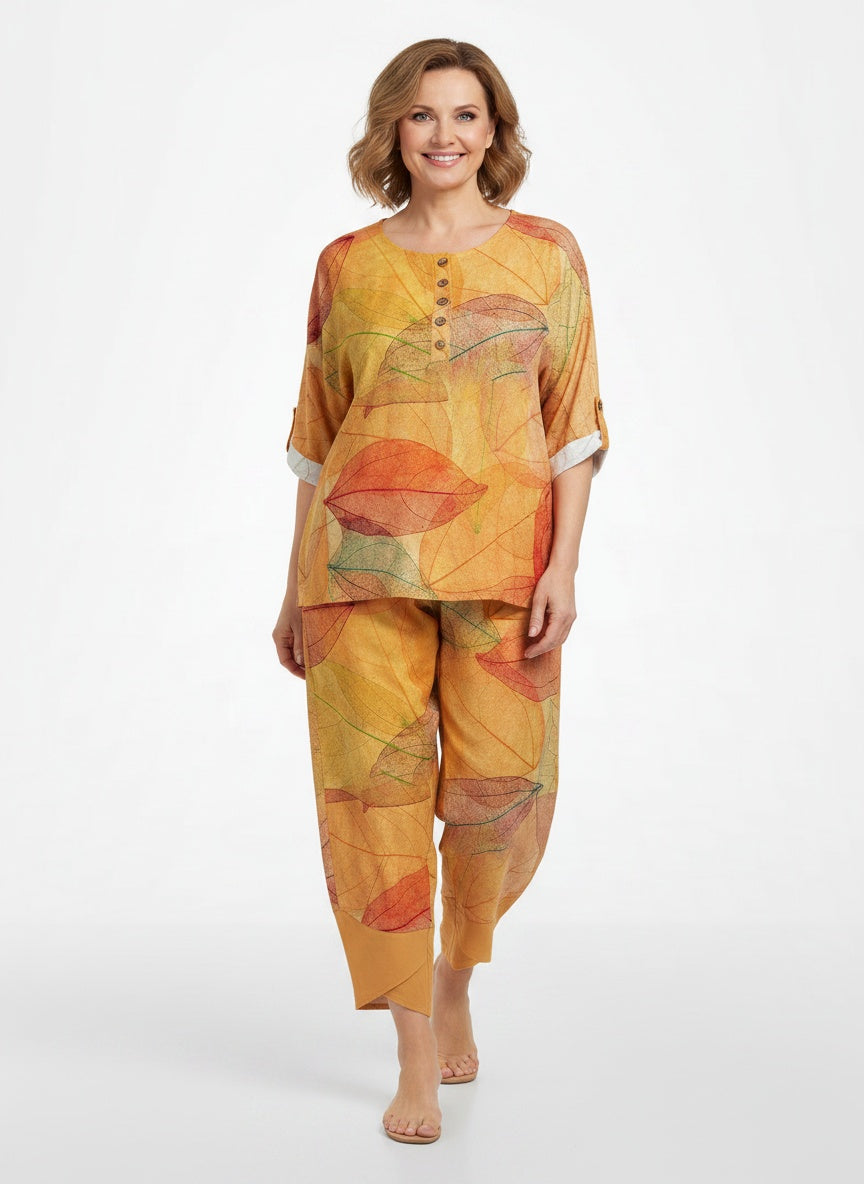 Full body view of the model wearing Ensemble d'été deux pièces à coupe confortable femme