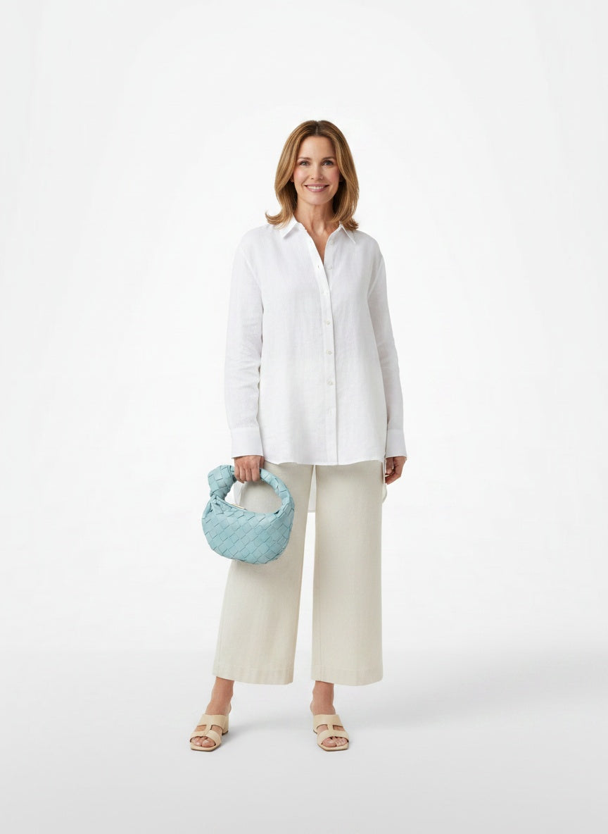 Full body view of the model wearing Sac tissé en forme de cône avec fermeture zippée femme