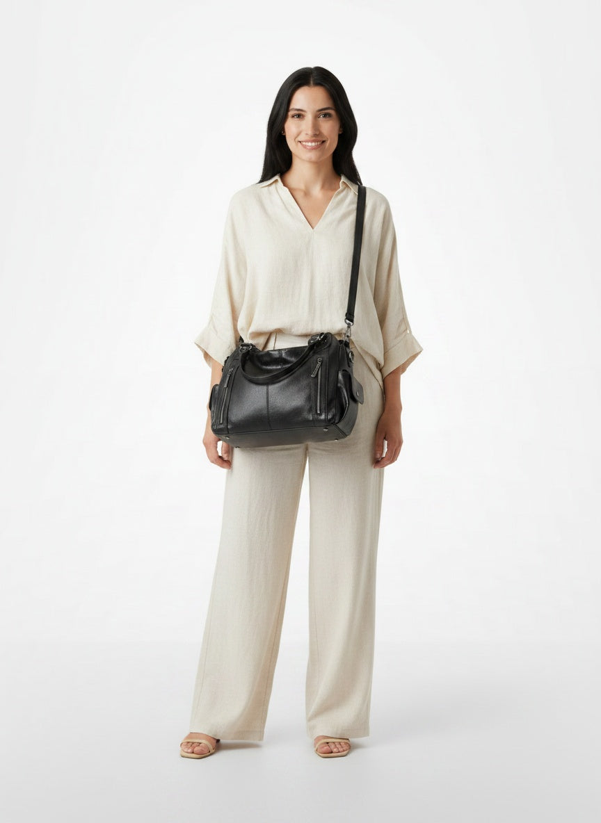 Full body view of the model wearing Sac à bandoulière élégant femme