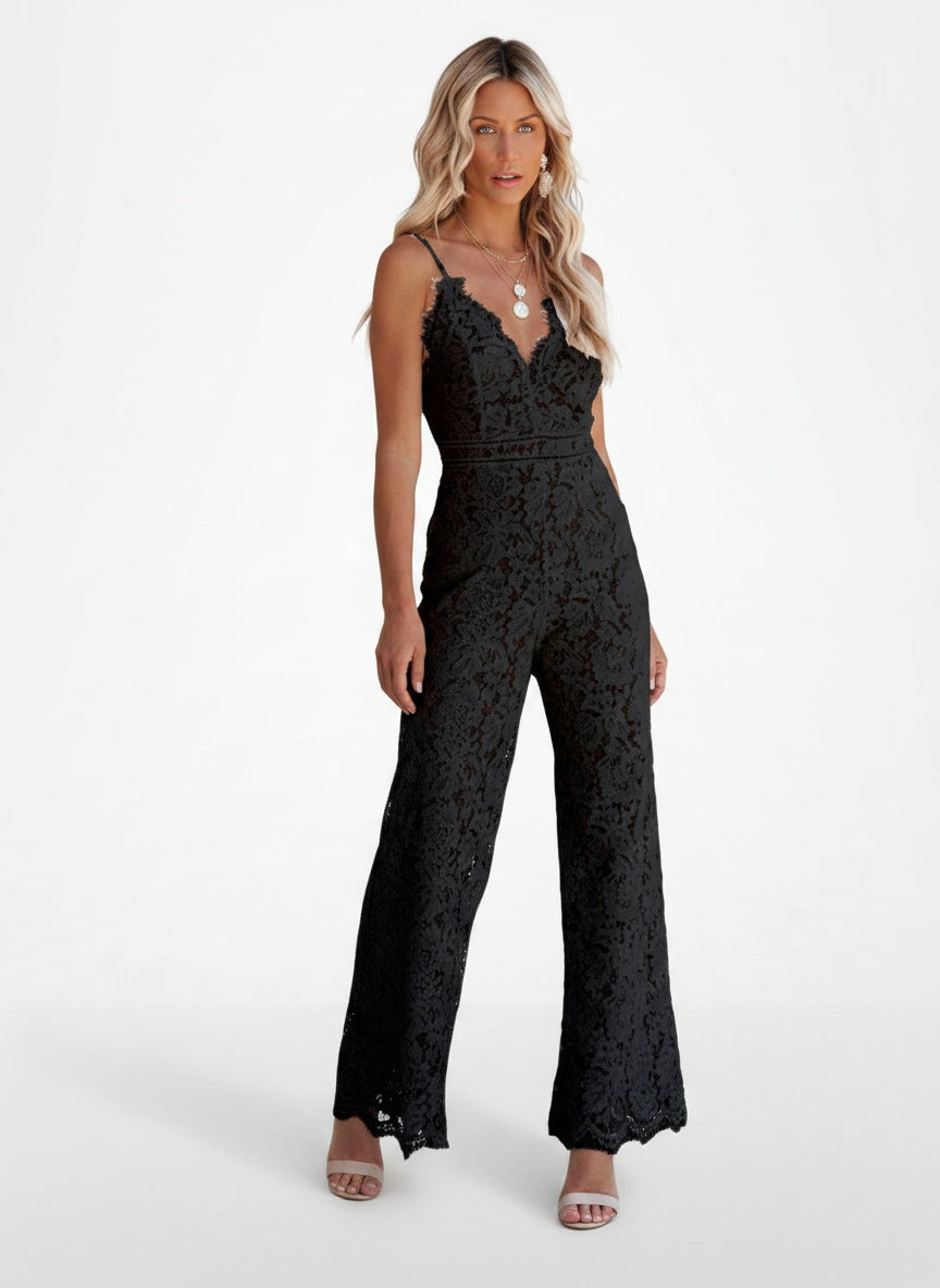 Full body view of the model wearing Combinaison style bohème femme