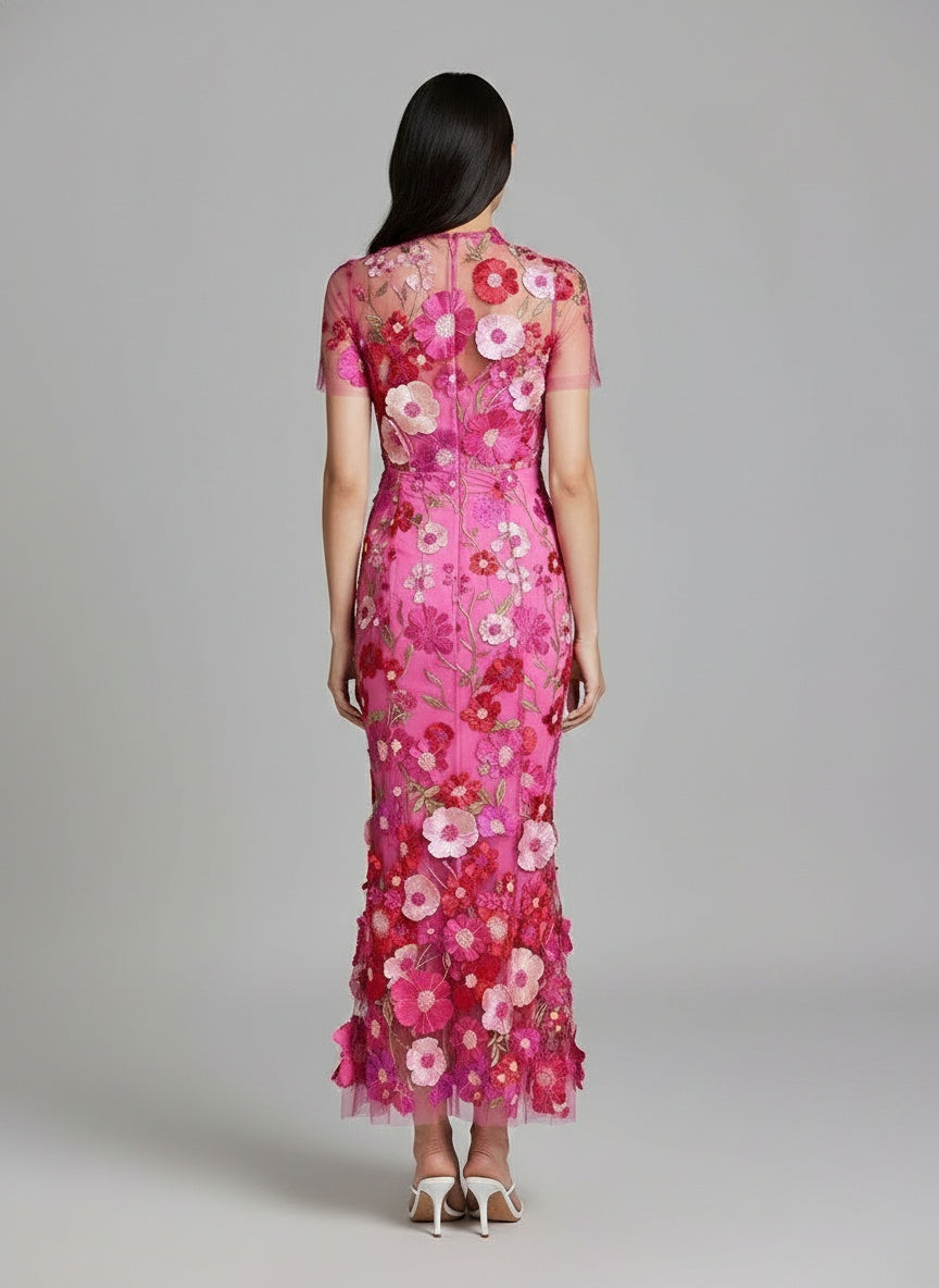 Back pose of the model wearing Robe maxi sans manches femme