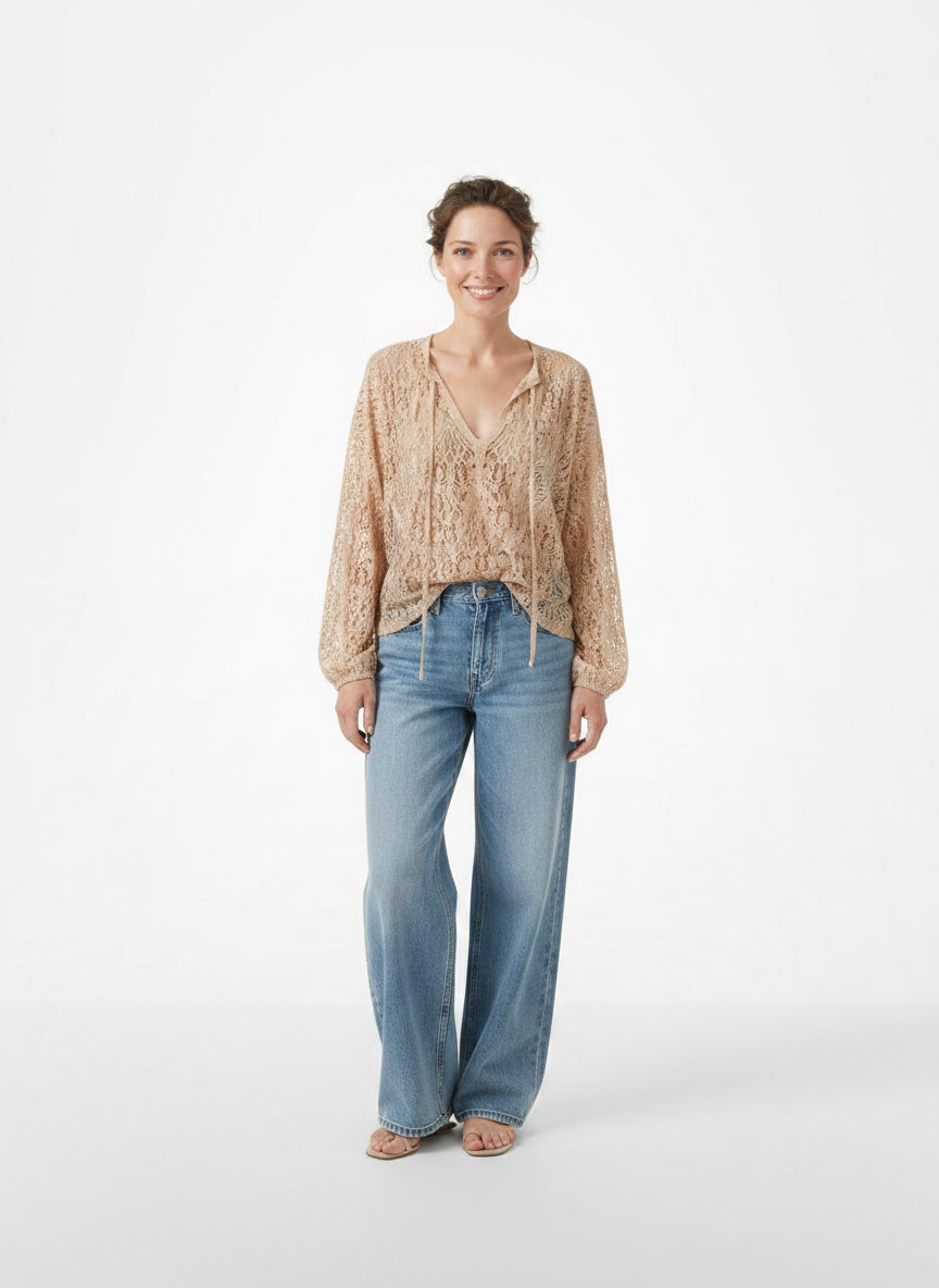 Full body view of the model wearing Blouse bohème à col fendu et style vintage femme