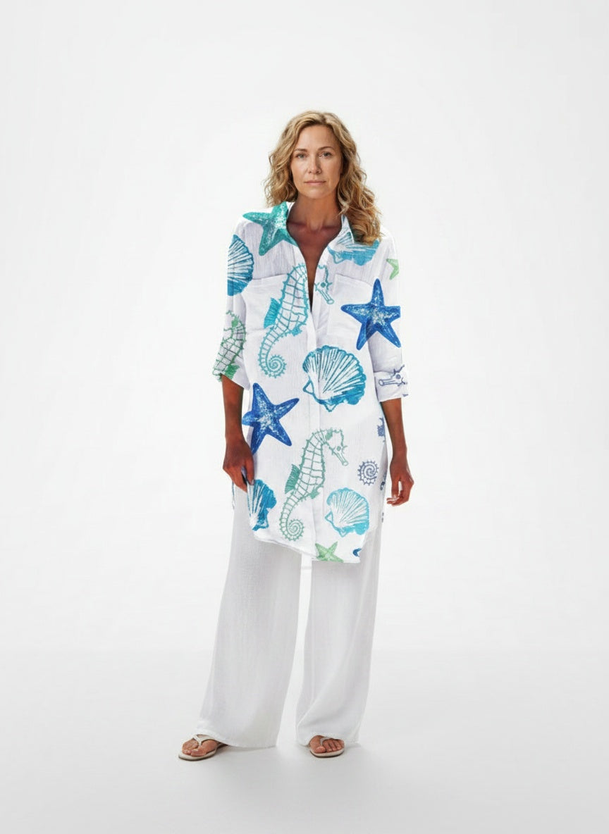 Full body view of the model wearing Robe chemise imprimée femme