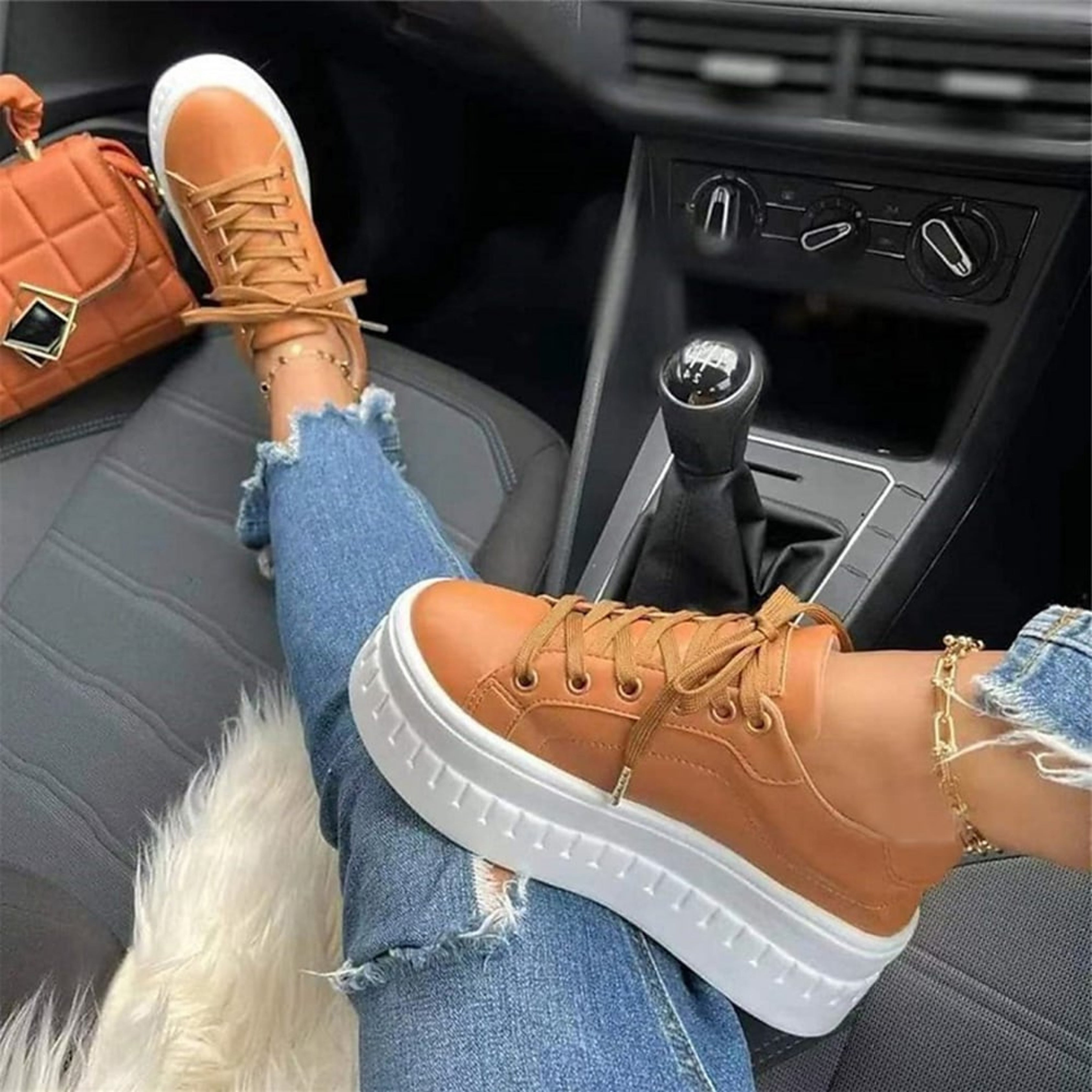 Baskets chunky femme à plateforme avec semelle épaisse, lacets et design moderne 1