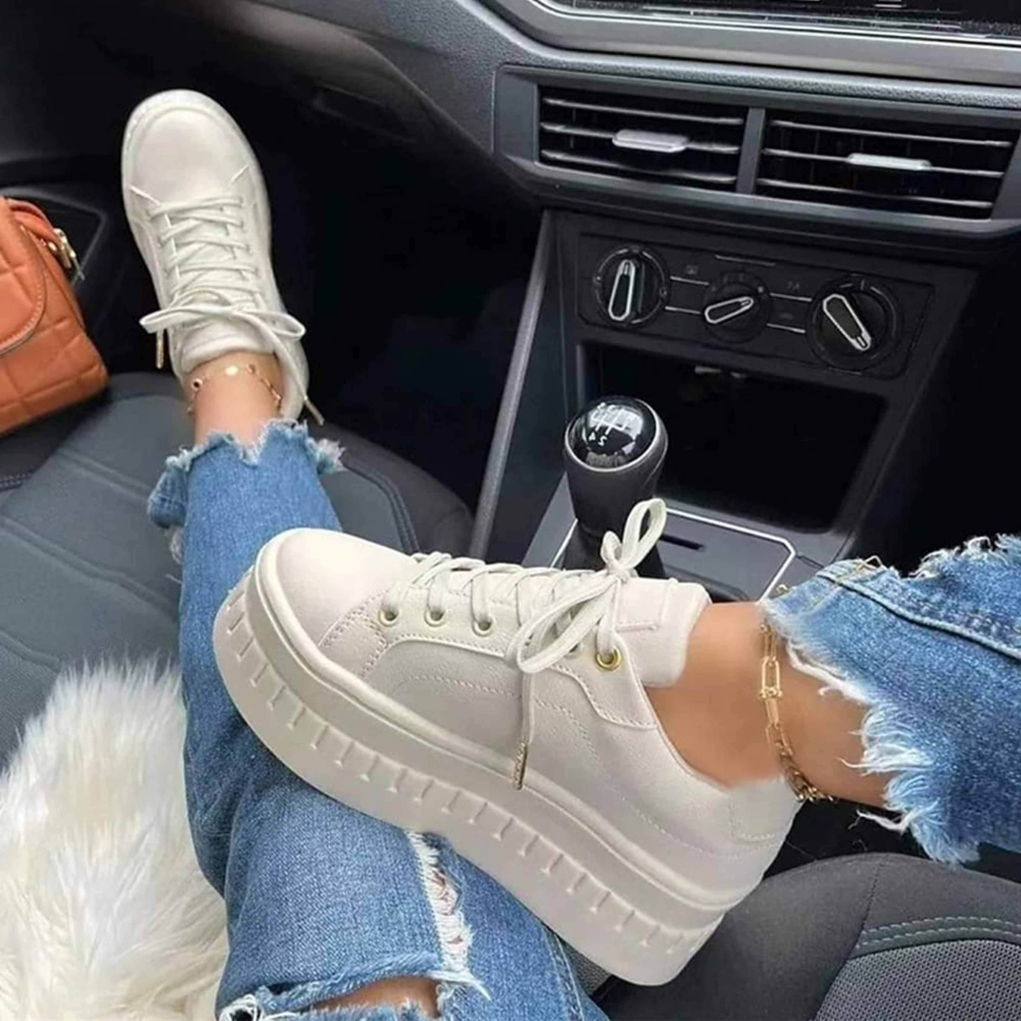 Baskets chunky femme à plateforme avec semelle épaisse, lacets et design moderne 3