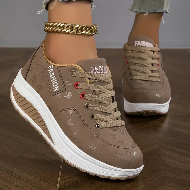 Baskets femme à lacets confortables avec semelle souple et design intemporel 1