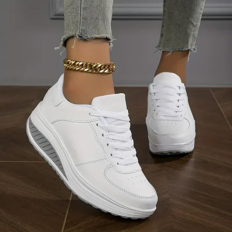 Baskets femme à lacets confortables avec semelle souple et design intemporel 4