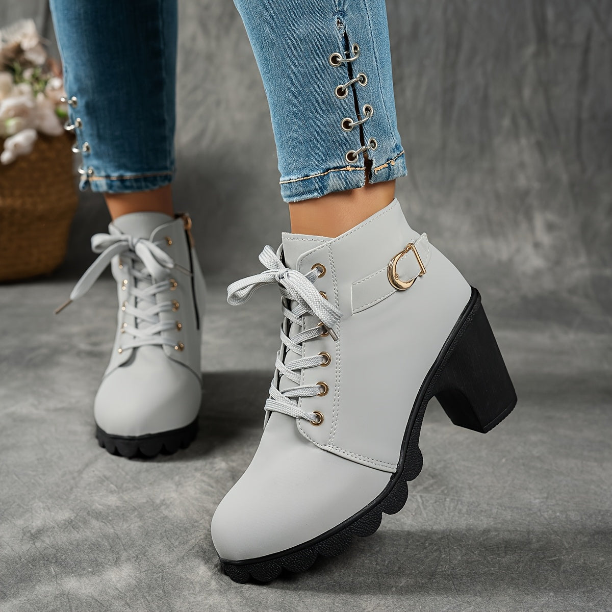 Bottines femme à lacets talon bloc et semelle plateau 11