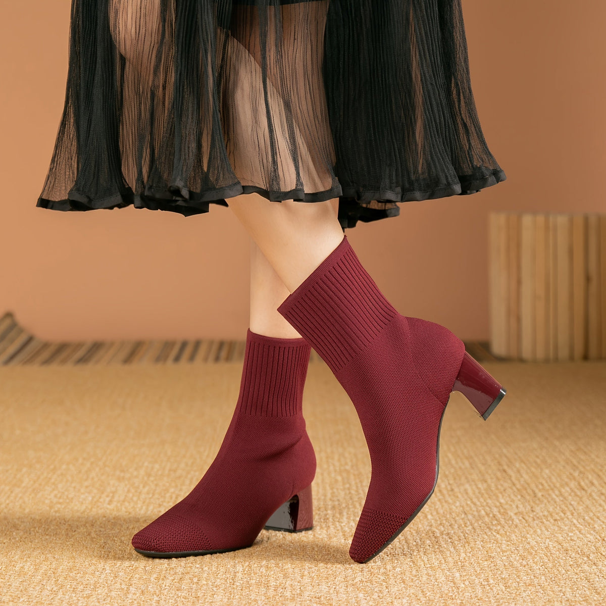 Bottines femme chaussettes en maille à talon bloc et bout carré 11