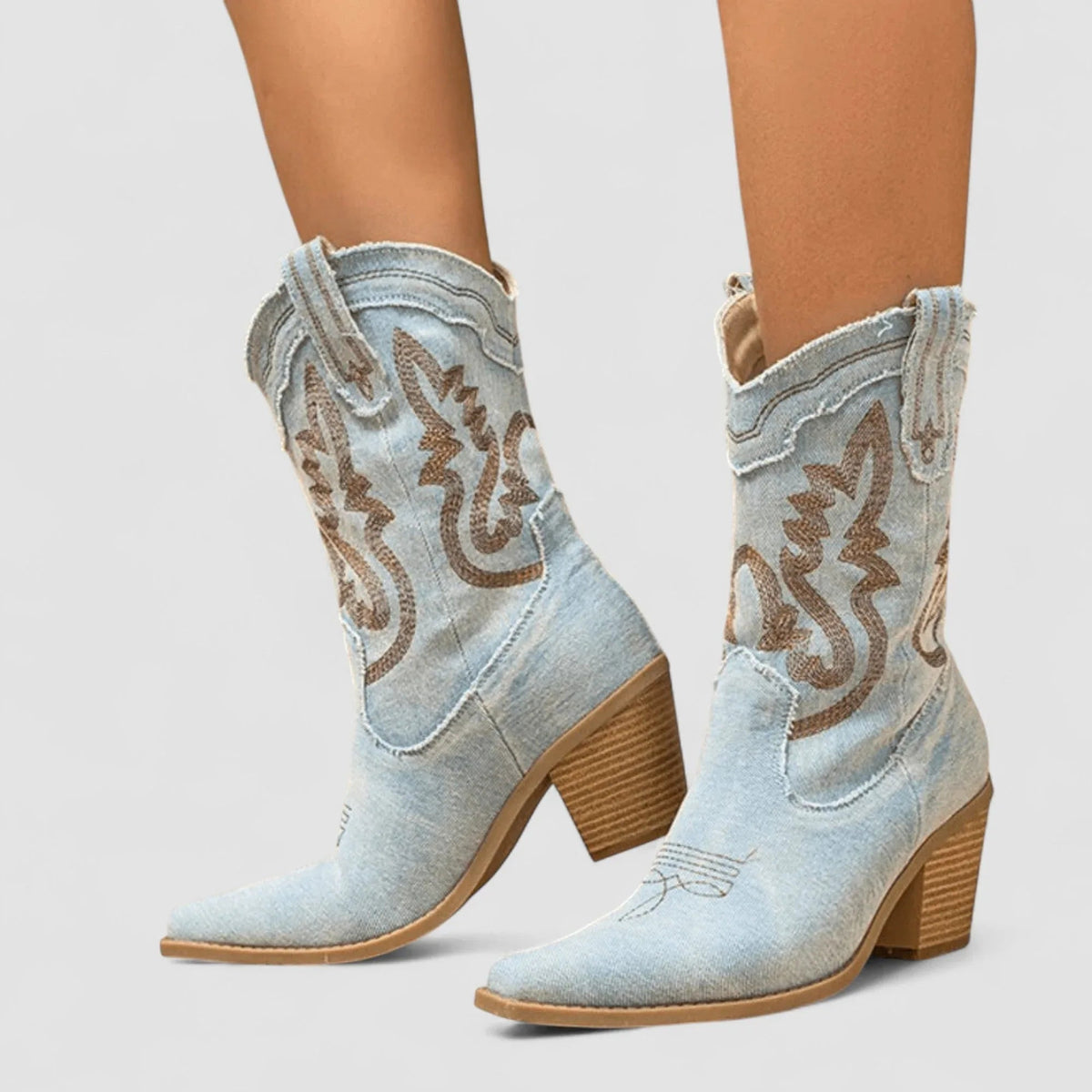 Bottines femme western à talon bloc et bout pointu 1