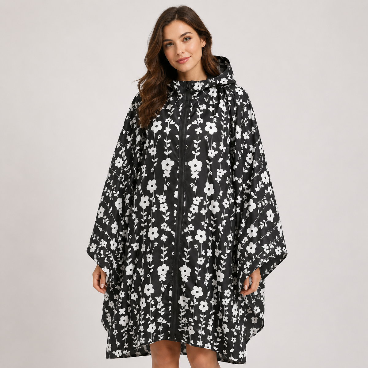 Cape de pluie femme imperméable mi-longue à capuche et fermeture éclair 1