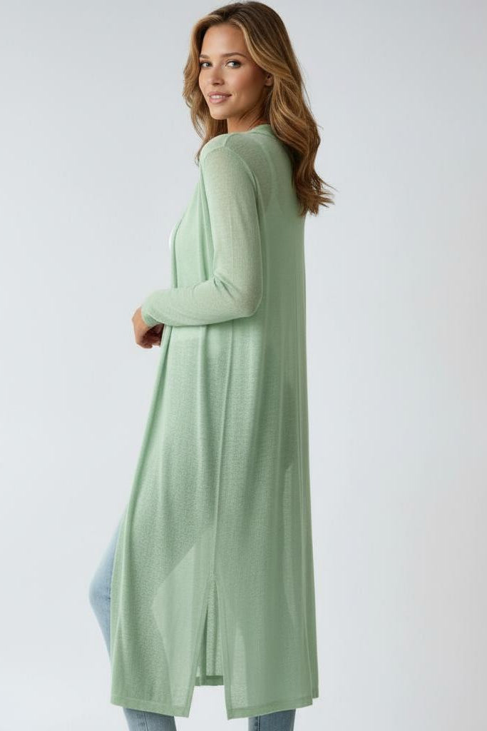 Cardigan long femme léger en maille fine et ouvert devant 2