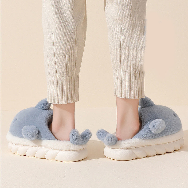 Chaussons femme peluche fantaisie forme requin semelle épaisse 3