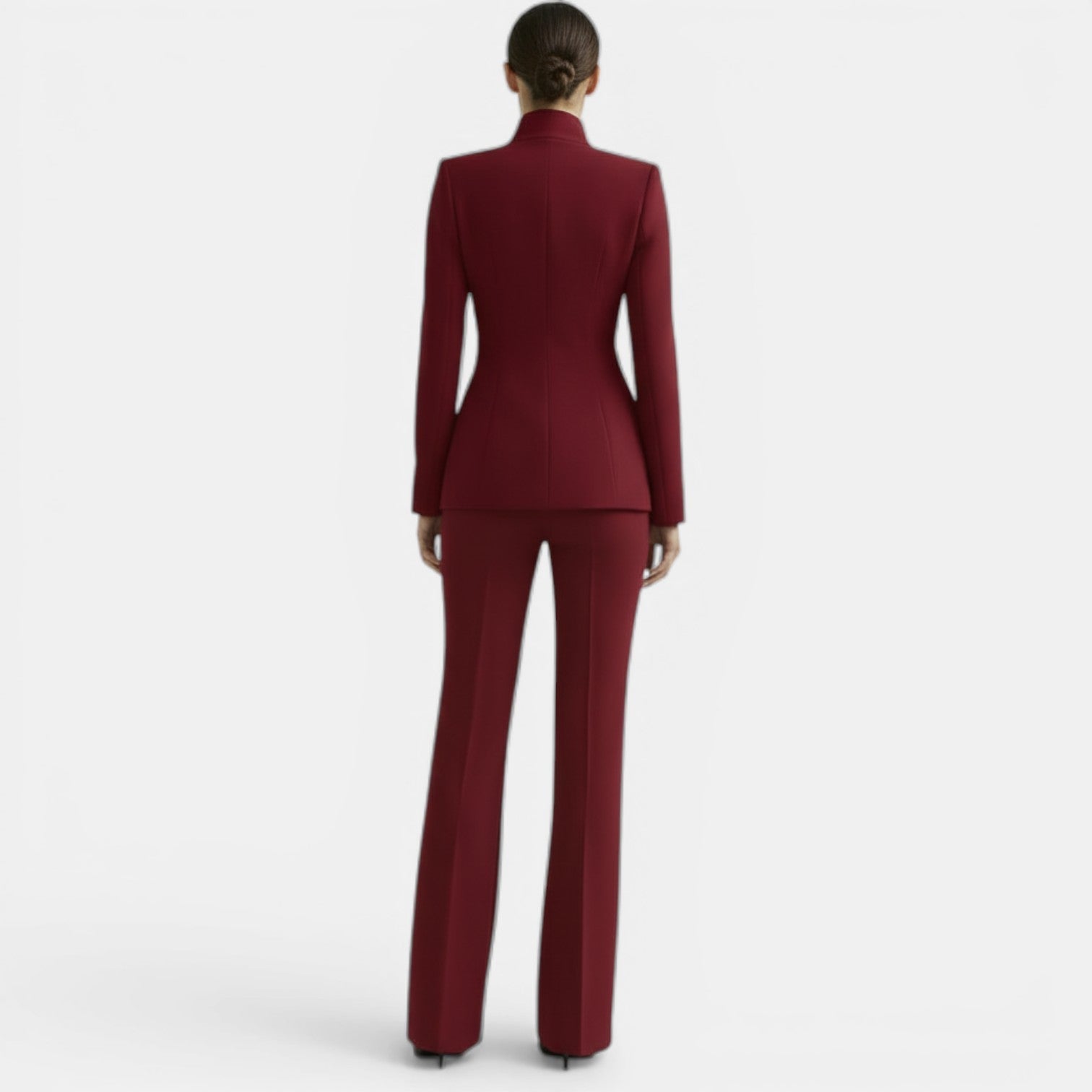 Ensemble tailleur femme veste cintrée et pantalon élégant