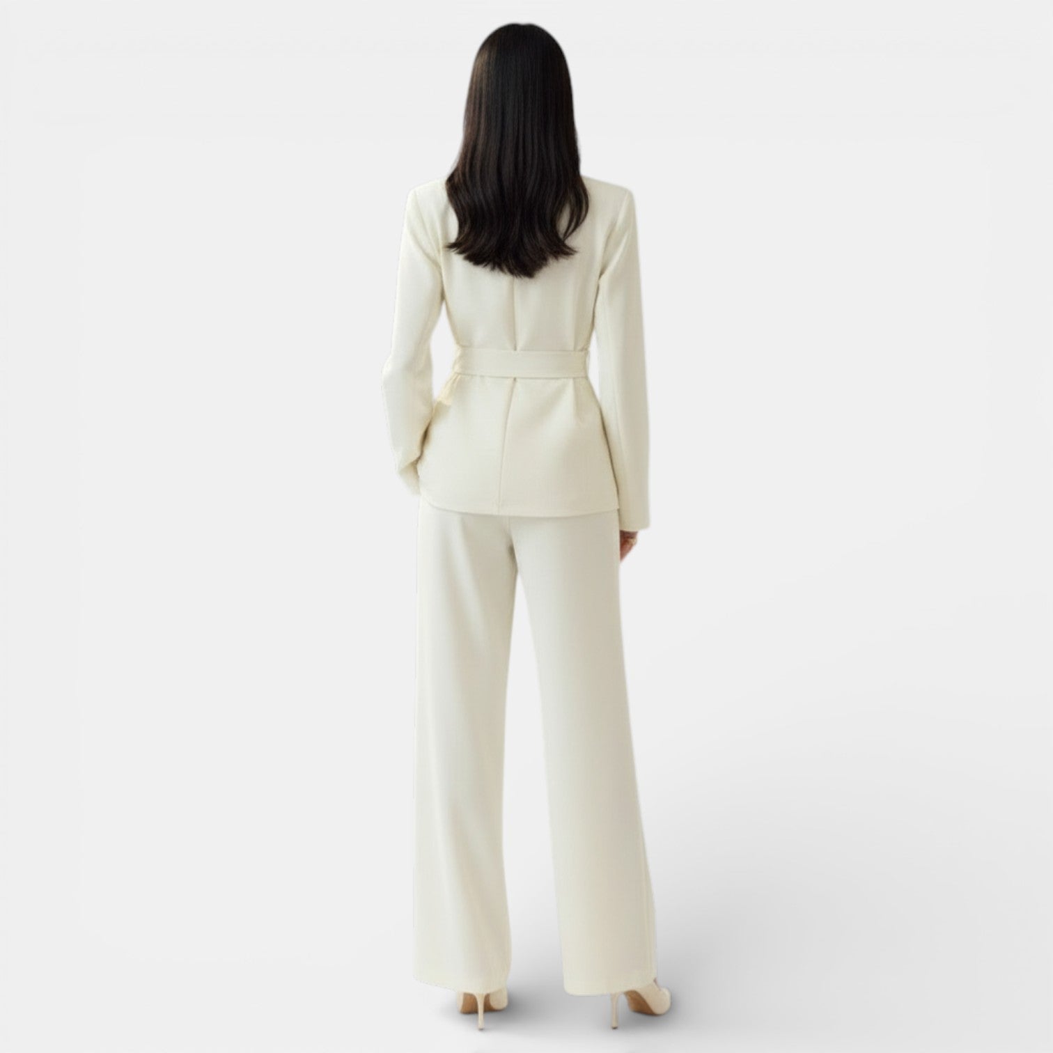 Ensemble tailleur femme, blazer à lacets chic et moderne
