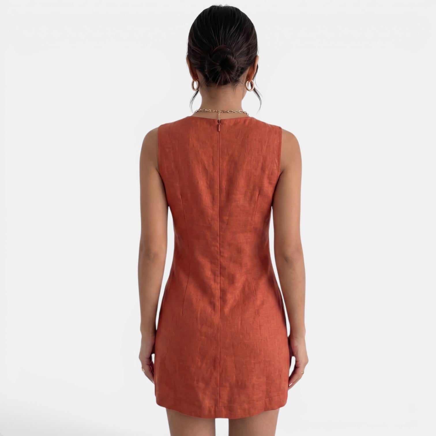 Robe courte d'été en lin à col V