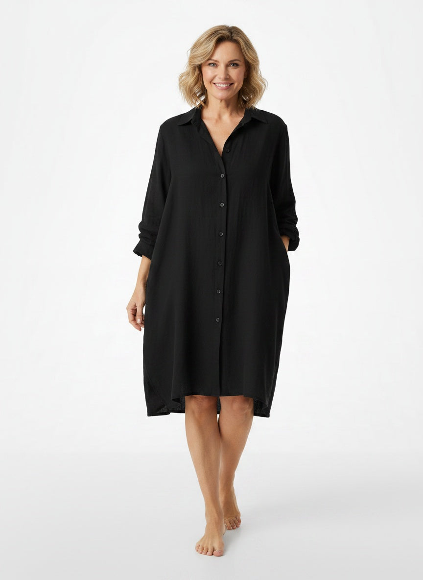 Full body view of the model wearing Blouse longue femme