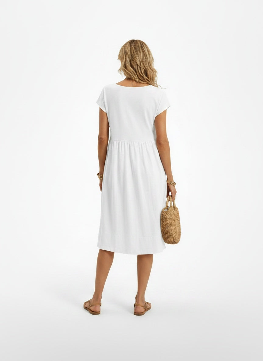Back pose of the model wearing Robe d'été midi élégante à manches courtes femme