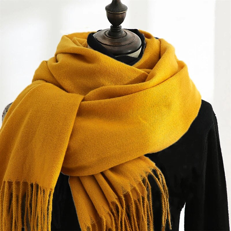Écharpe à pompons douce femme 3