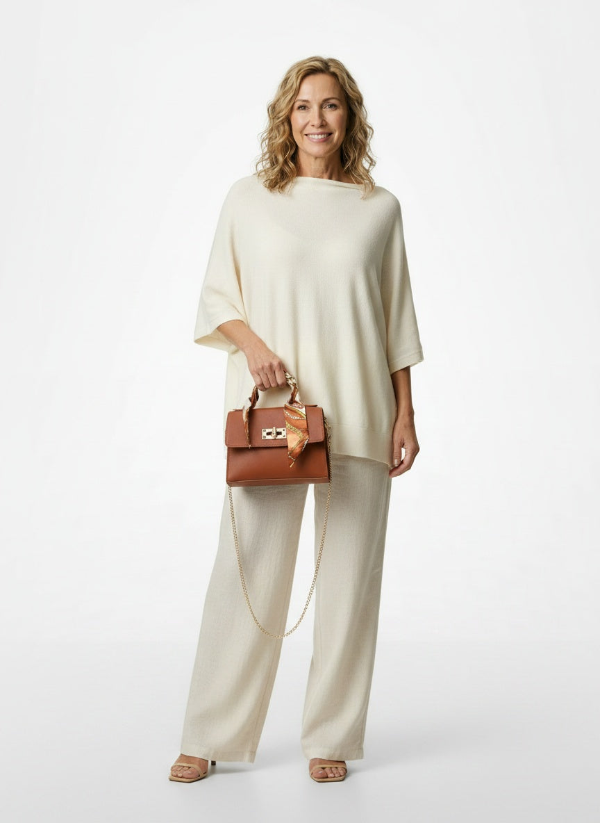 Full body view of the model wearing Sac à main femme