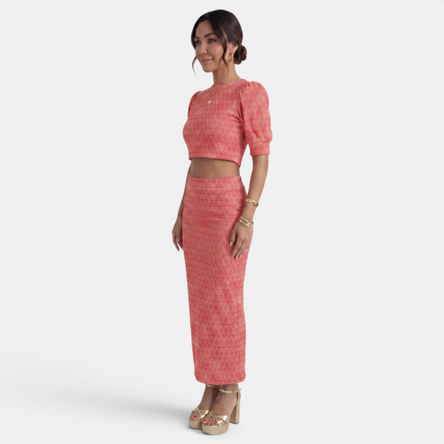 Ensemble femme deux pièces, top court et jupe fendue
