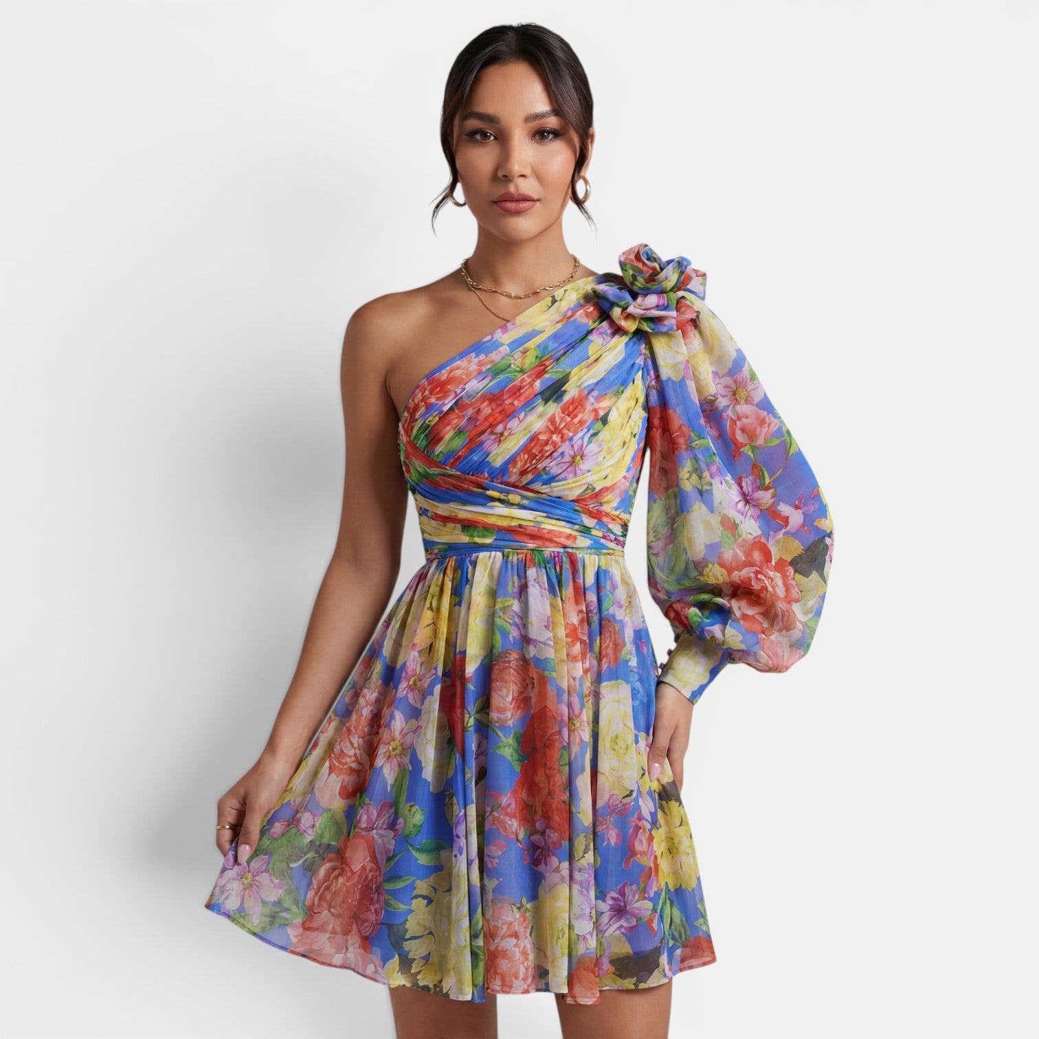 Robe courte d'été fleurie et fluide