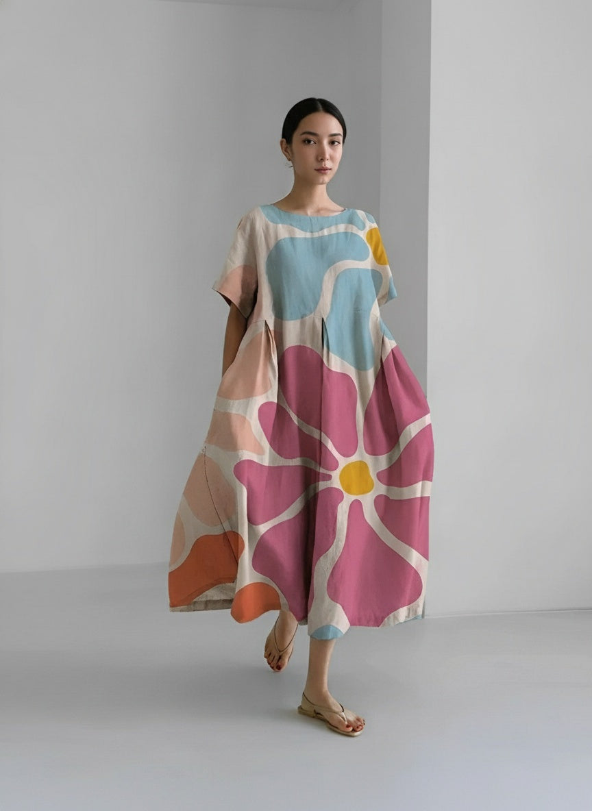 Full body view of the model wearing Robe midi imprimée à coupe ample femme