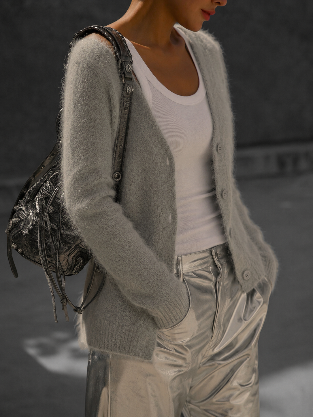 Gilet en maille duveteux boutonné à col V oversize 2