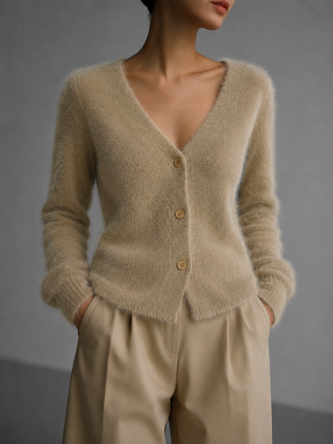 Gilet en maille duveteux boutonné à col V oversize 4